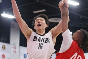 杨瀚森在NBA夏季联赛中积极表现