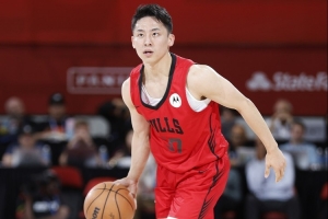 日本后卫河村勇辉同意与公牛签署双向合同