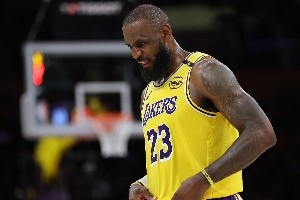 NBA球员薪水排行榜公布，库里登顶年薪过亿