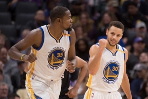 阿里纳斯称库里有4枚戒指仍受争议