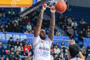 山东男篮外援阵容再度调整 夏晓司确认克里斯留队