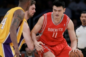 走过姚明的脚印：杨瀚森是否该缺席亚洲杯