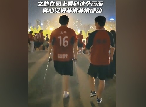蹇韬邀请残疾球迷看比赛：世上总有一些美好，值得去全力以赴