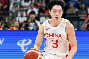 胡明轩：中国男篮新秀的多面手