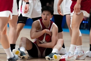 中国大运女篮胜美国逆转夺冠引发争议