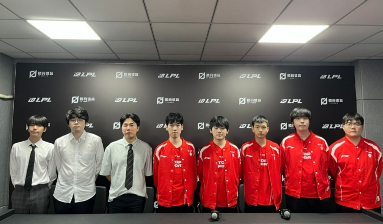 TES赛后群访 教练：近期的一些失误仍然出现 后面要重视这些问题