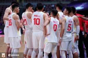 中国男篮险胜沙特 王俊杰闪耀赵睿稳定