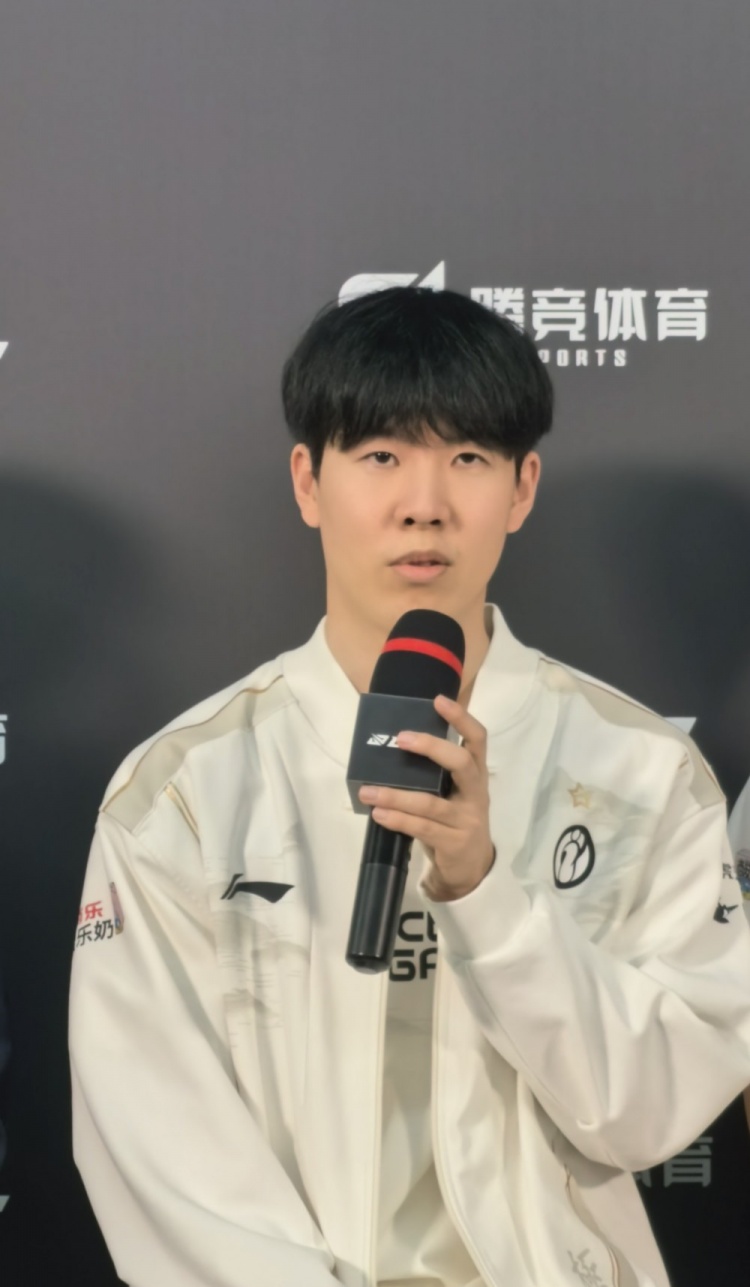 Wei是对的！TheShy：我线优 根据Wei的动向和指挥去配合越塔