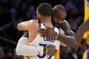 詹姆斯成为NBA历史薪水总额最高球员