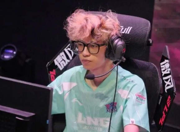 OvO：ON选手曾用id是OWO，我是他粉丝，取了个差不多的