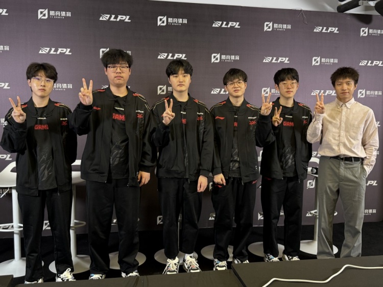 JDG赛后群访 教练：Zhuo基本功稳定 说话正常语速让队伍没那么急