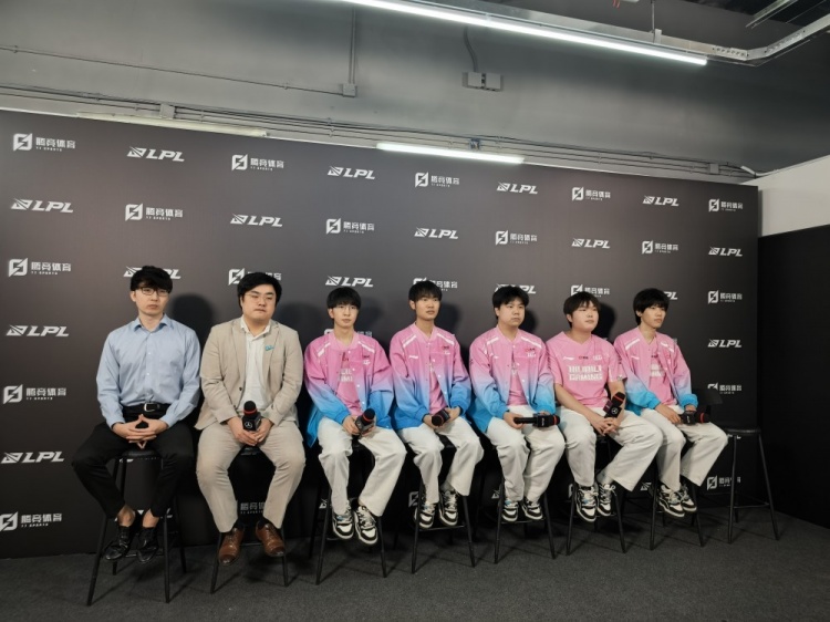 BLG赛后群访 教练：4Ban打野为了让巨魔更优势 第一把BP没做好