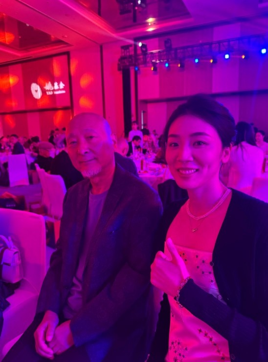 [球迷报道]赵爽晒姚基金慈善赛活动照：希望更多女孩子们拿起篮球走上篮球场(图9)