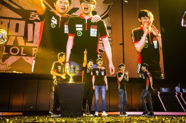 摄影师一村晒照回顾十年前的今日：LGD夺得2015 LPL夏季赛冠军