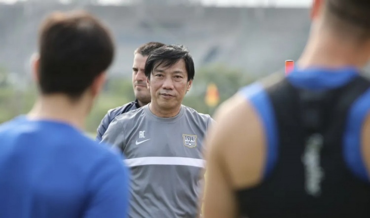 【体育资讯】中国香港传奇，在同一队任职19年，斩获16个冠军(图2)