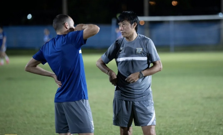 【体育资讯】中国香港传奇，在同一队任职19年，斩获16个冠军(图4)