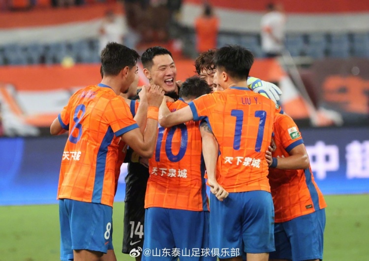 我们会秉承泰山队精神，全力冲向未来的每一场比赛！ ​​​