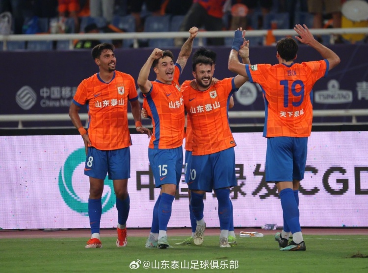 我们会秉承泰山队精神，全力冲向未来的每一场比赛！ ​​​