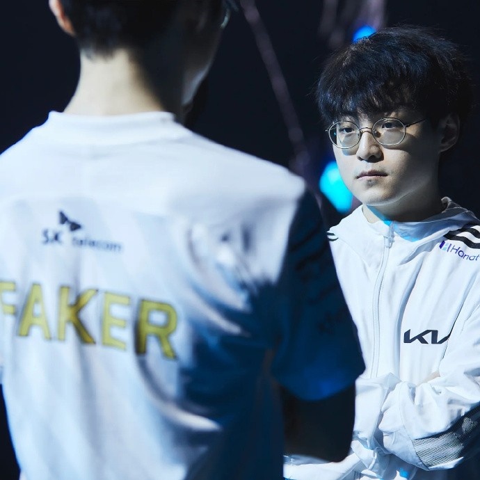 T1对战DK赛前，LOL官方分享ShowMaker&Faker并配文：今天