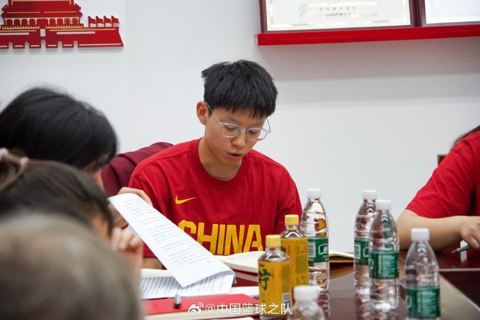 【WCBA】中国女篮昨日开会总结高原训练及热身赛 今日再度投入新一轮训练(图1)