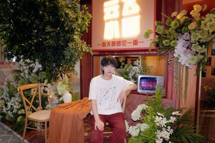 Fly晒照：谢谢大家准备的生日惊喜，很开心又和大家度过一个生日