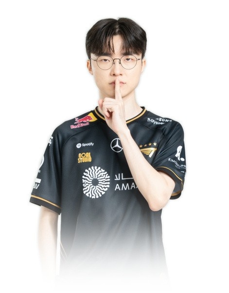 T1队服展示被吐槽：短袖可以外套不好看啊 感觉下摆剪裁很臃肿