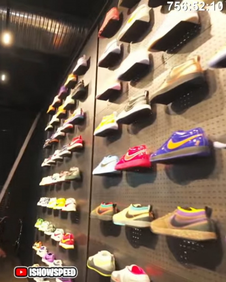 【球盟会】甲亢哥直播参观布克的收藏仓库!各种稀有球鞋+老爷车收藏!