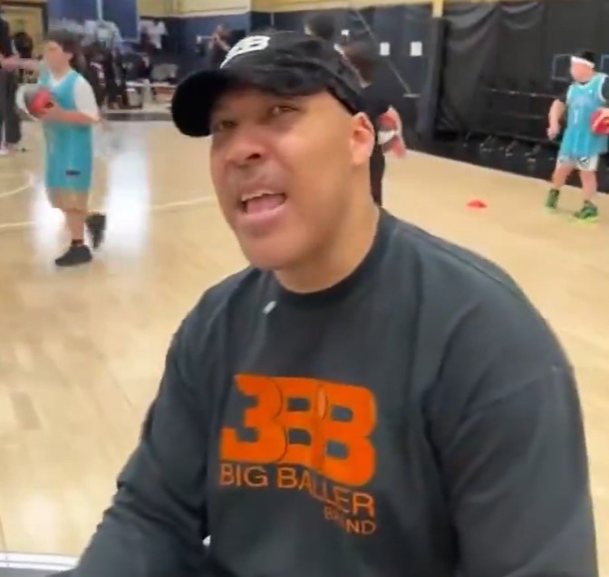你单腿能击败乔丹？球爹：你知道我可以的 我让他一条腿是为公平