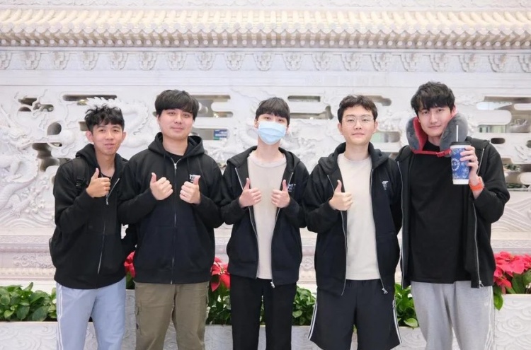 PSG官媒晒抵达照：成功到达北京 这次真的是最后一舞了😭