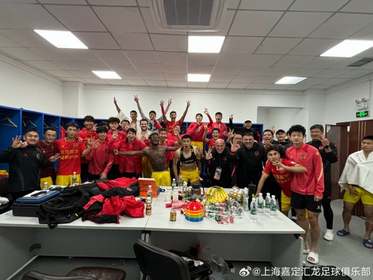 晚安！时隔八轮的胜利合影，与所有坚持不懈的球迷们共享