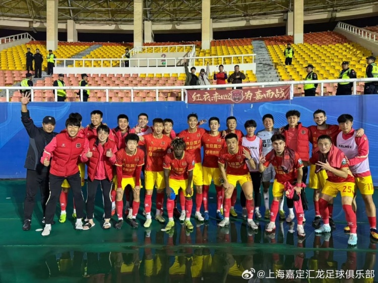 晚安！时隔八轮的胜利合影，与所有坚持不懈的球迷们共享
