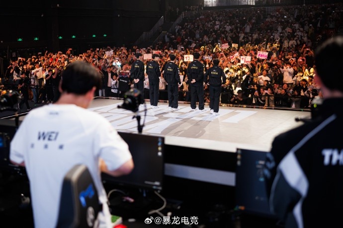 媒体发布IG不敌T1赛后返图 配文：今年辛苦了