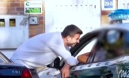 【QY球友会】会整活!皮克在马德里街头问警察是皇马或马竞球迷,逗笑马塞洛