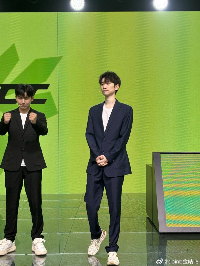 doinb分享解说杯照片:工作花絮yeah