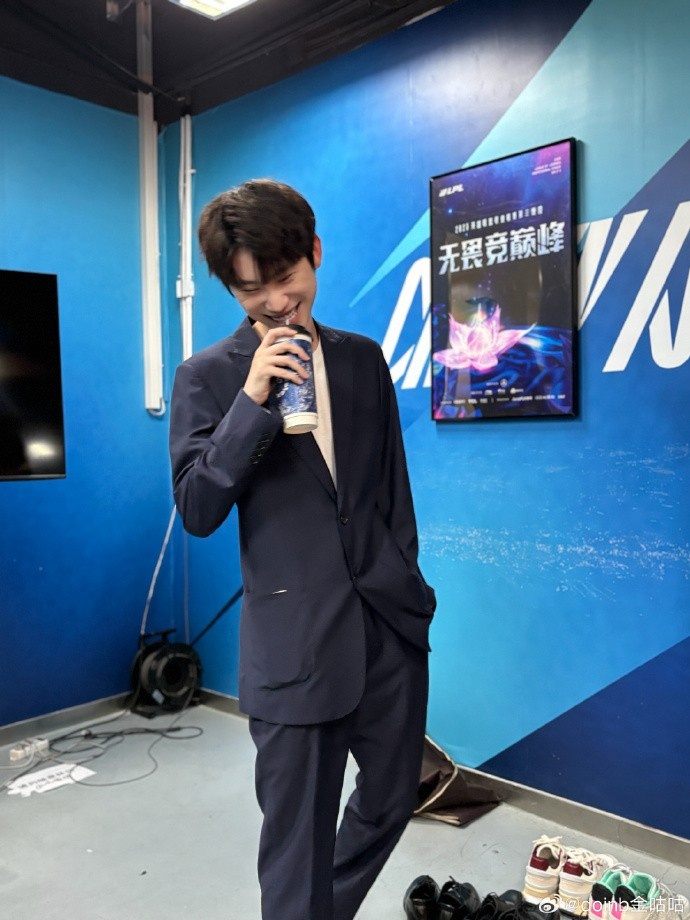 doinb分享解说杯照片:工作花絮yeah