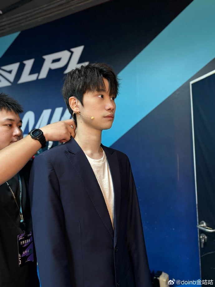 doinb分享解说杯照片:工作花絮yeah