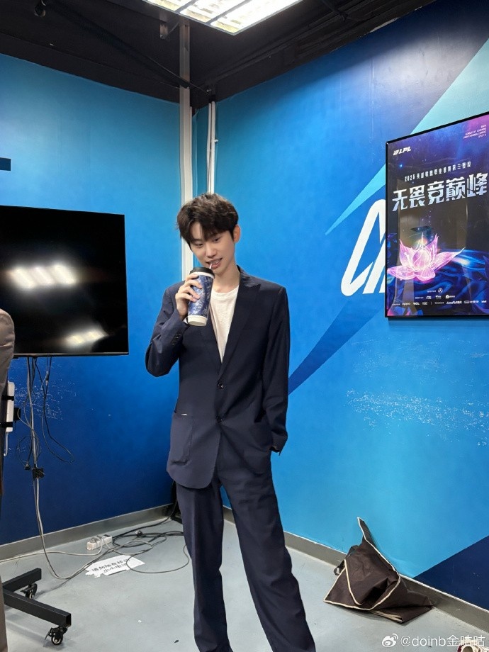 doinb分享解说杯照片:工作花絮yeah