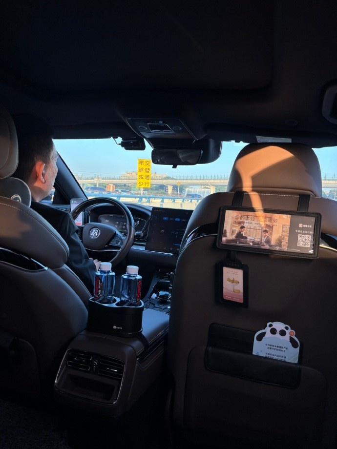 国外解说Mayumi晒照：我已经到上海了