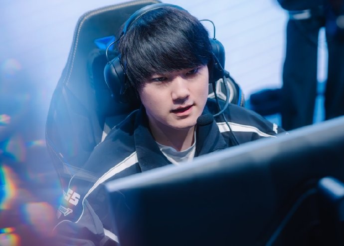 LPL官方发布TES赛后返图:失利志未消,整装再启航