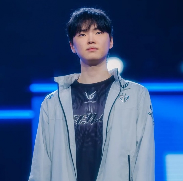 LOL赛事分享GEN赛后返图：昂首挺进八强