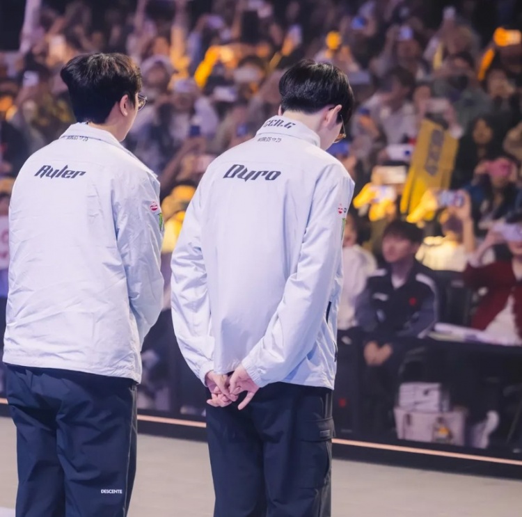 LOL赛事分享GEN赛后返图：昂首挺进八强