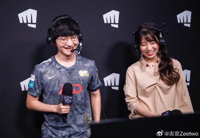 LCK主持人志宣分享和各时期的peanut合照：辛苦了老朋友 好好休息