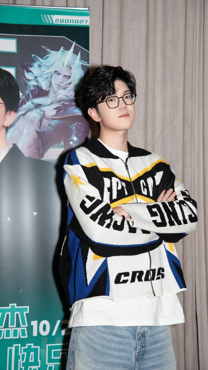 Jiejie晒生日返图：从来不装因为真的帅