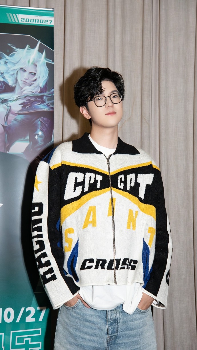 Jiejie晒生日返图：从来不装因为真的帅