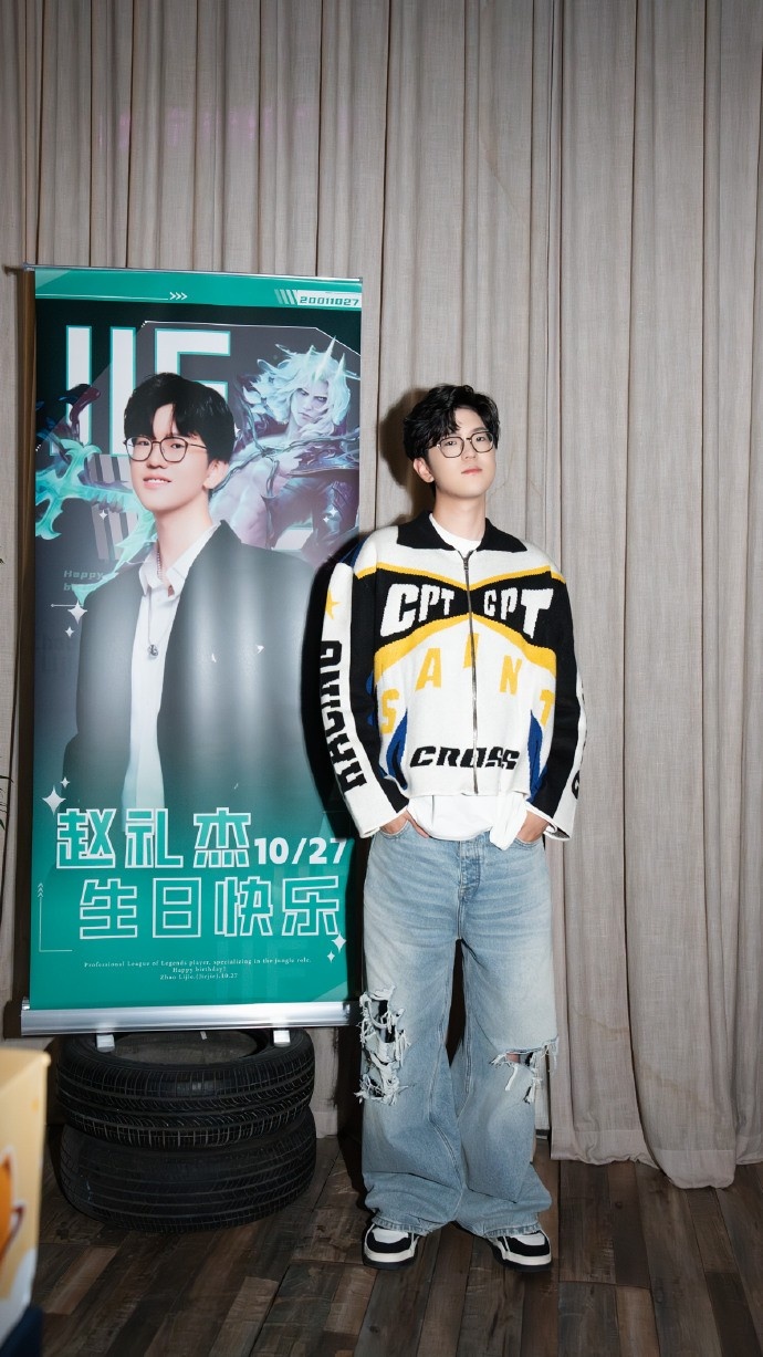 Jiejie晒生日返图：从来不装因为真的帅