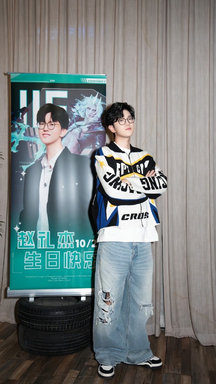 Jiejie晒生日返图：从来不装因为真的帅