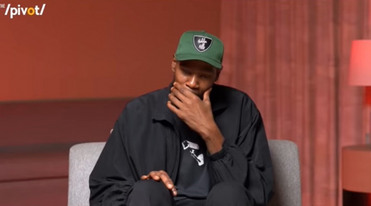 【有道理嘛?】你整天都在打球哪来的时间刷推特?杜兰特:只需要几秒钟啊(图1) 【有道理嘛?】你整天都在打球哪来的时间刷推特?杜兰特:只需要几秒钟啊(图1)