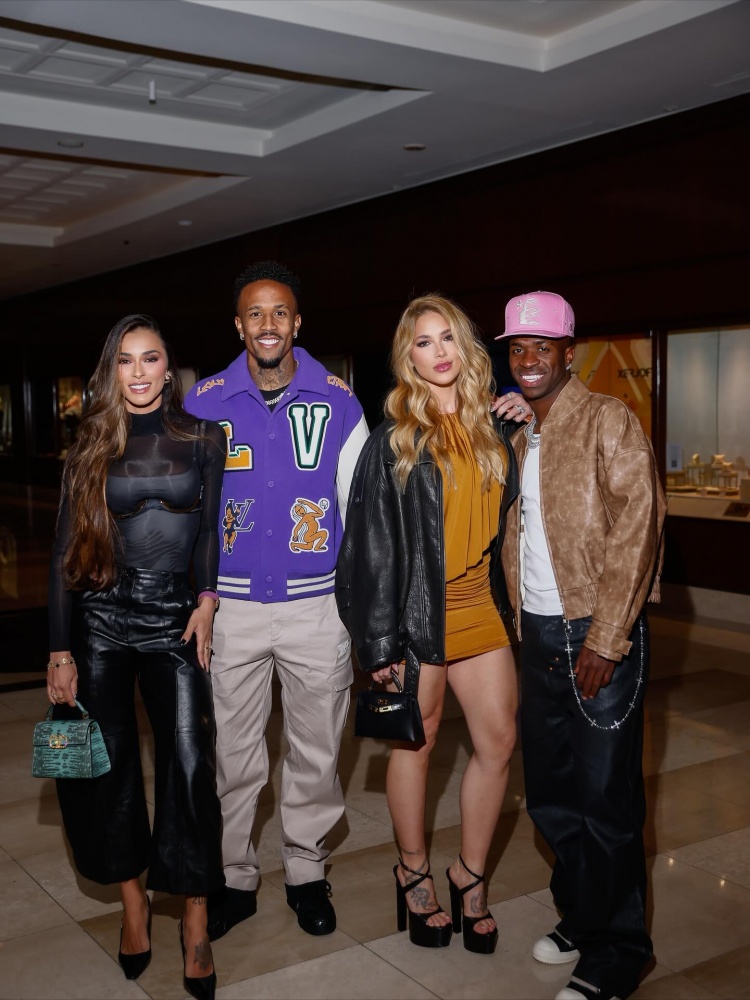 【推荐】秀恩爱!女友社媒晒与维尼修斯甜蜜合照(图4) undefined