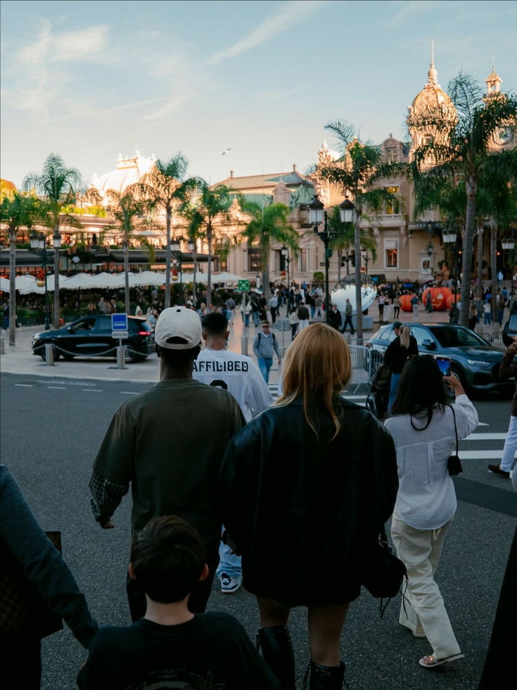 【推荐】秀恩爱!女友社媒晒与维尼修斯甜蜜合照(图7) undefined