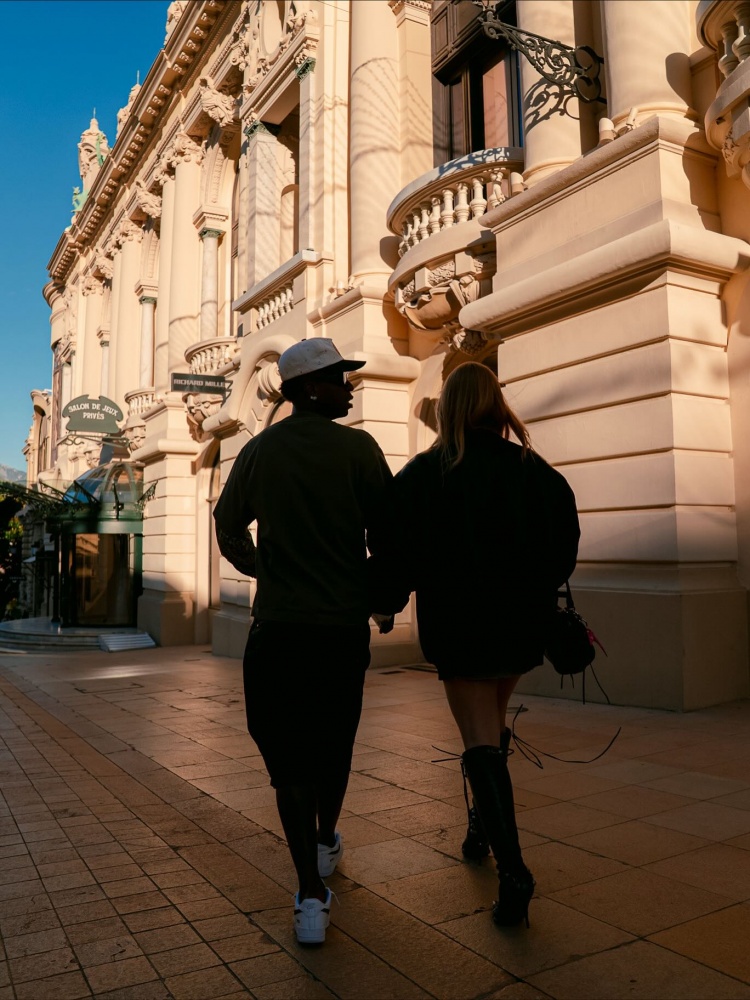 【推荐】秀恩爱!女友社媒晒与维尼修斯甜蜜合照(图10) undefined